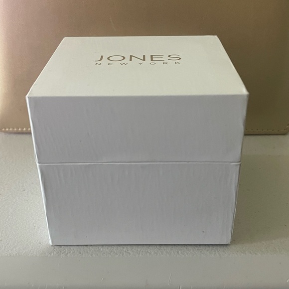 #99 - Jones New York Watch & Bracelet Set - Brand New In Box! - Picture 7 of 8